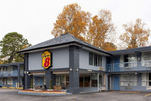 Super 8 by Wyndham Black Mountain image 1