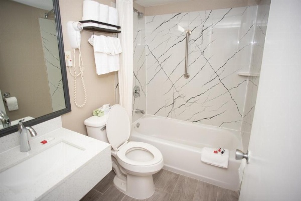 Super 8 by Wyndham Black Mountain image 22