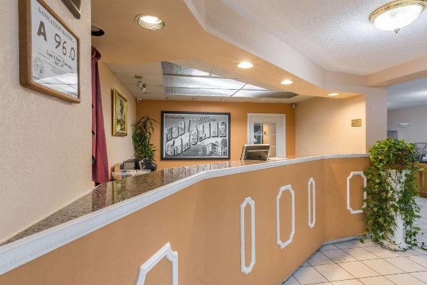 Super 8 by Wyndham Black Mountain Main image