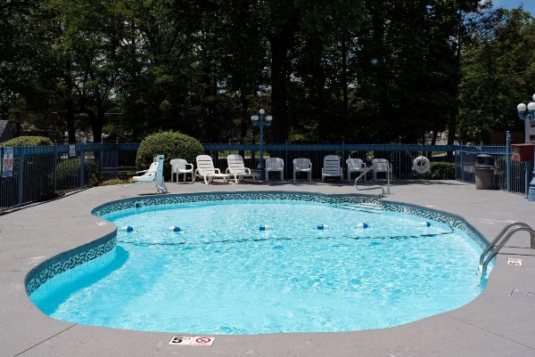 Super 8 by Wyndham Black Mountain image 4