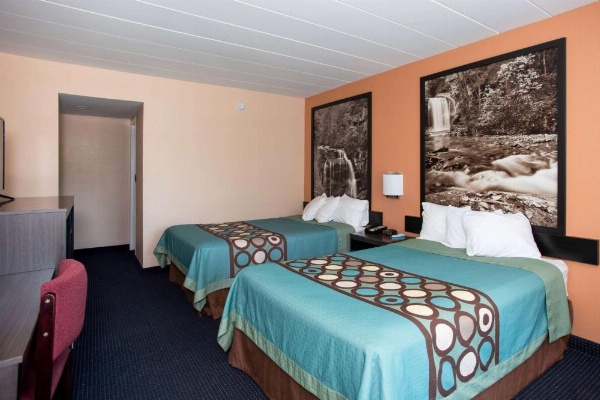 Super 8 by Wyndham Black Mountain image 8